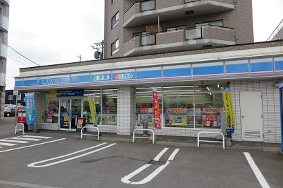 コンビニ　ローソン札幌二十四軒4条西店（コンビニ）まで168m