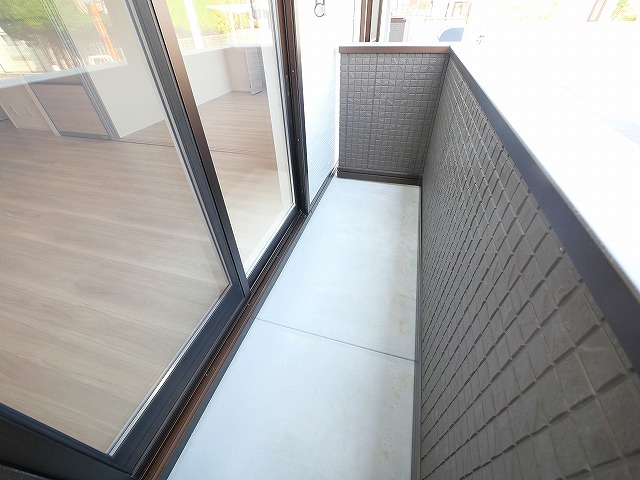 バルコニー　開放的で明るい空間を演出してくれるバルコニーです