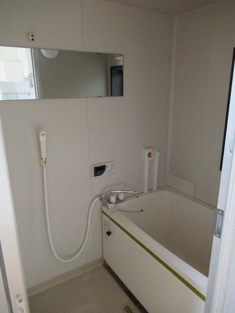 バス・シャワールーム　※別部屋同間取り写真・内装異なります