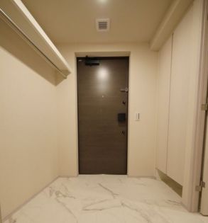 玄関　同マンション別部屋参照。