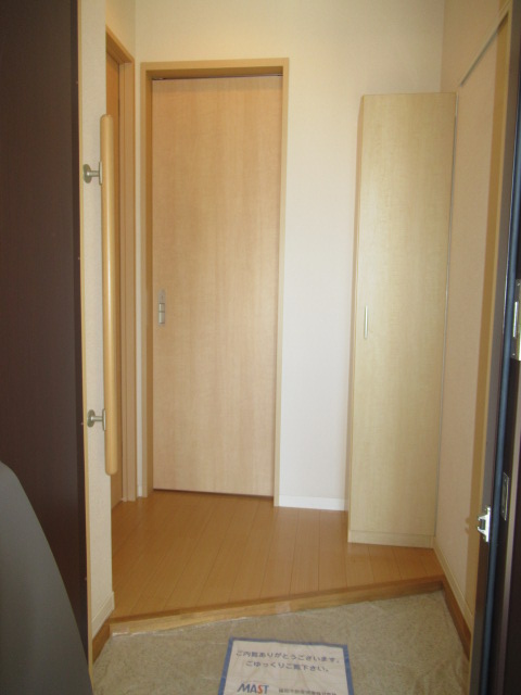 玄関　B202号室の写真