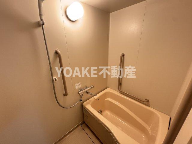 バス・シャワールーム　画像は別部屋のものです。相違がある場合、現況優先。