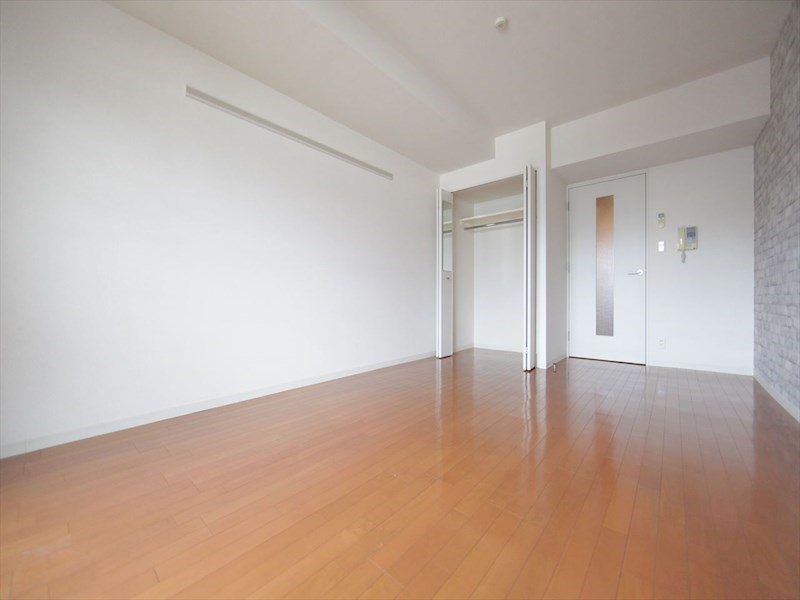 居室・リビング　洋室9.72帖　クローゼット付（収納充実してます）