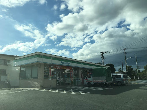 コンビニ　ファミリーマート（コンビニ）まで279m