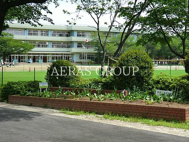 小学校　新座市立栄小学校（小学校）まで882m