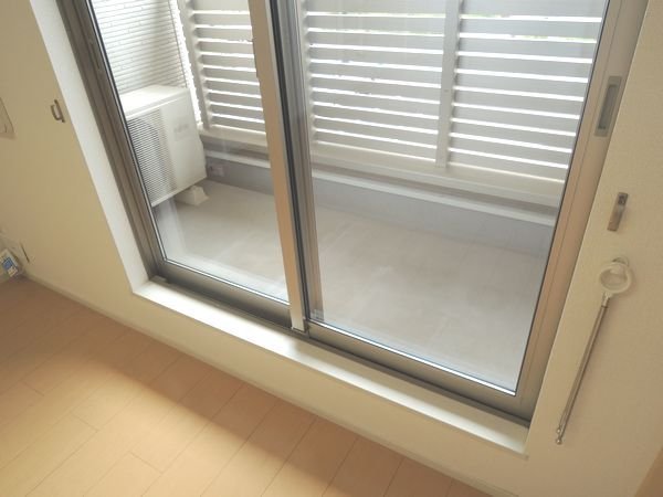 バルコニー　暖かな日差しのふりそそぐバルコニー