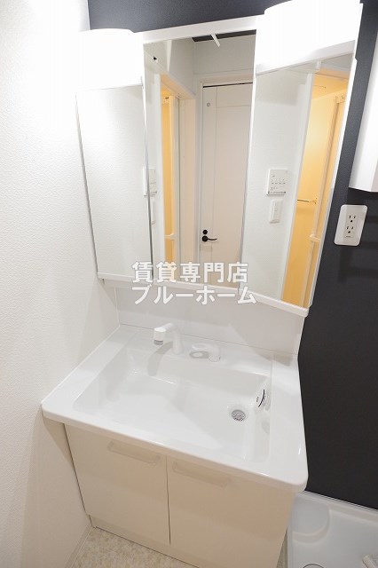 洗面設備　3面鏡のシャンプードレッサーです！