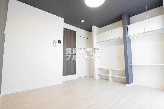 居室・リビング　7.3帖の洋室です！