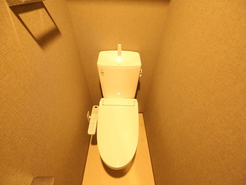 トイレ　温水洗浄暖房便座付トイレ