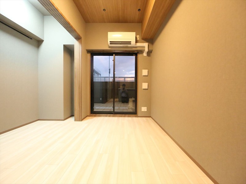 バルコニー　ＬＤＫ8.2帖　洋室2.5帖　エアコン完備　バルコニー