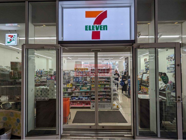 コンビニ　セブンイレブン目黒セントラルスクエア店（コンビニ）まで120m