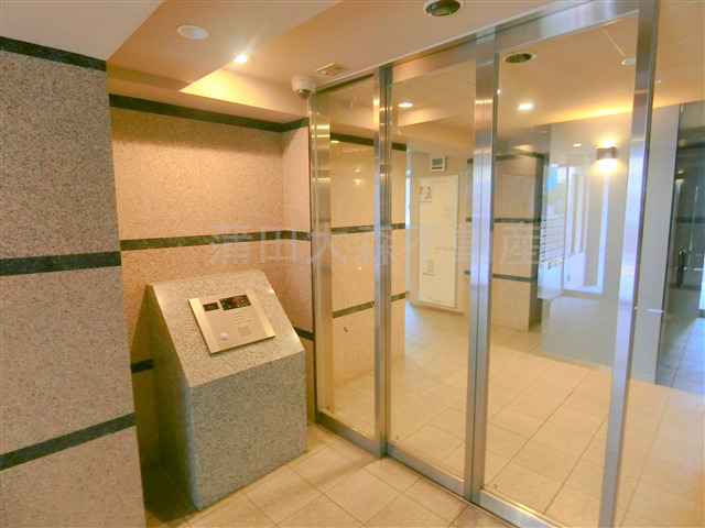 エントランス　防犯カメラ　TVモニター付オートロック　宅配BOXのあるエン