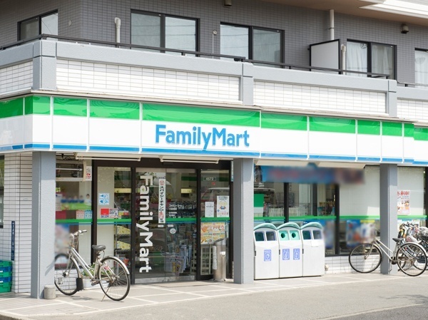 コンビニ　ファミリーマート大森南店（コンビニ）まで201m