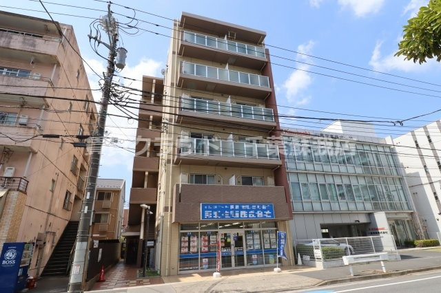 建物外観　スタイリッシュなデザインが際立ちます☆