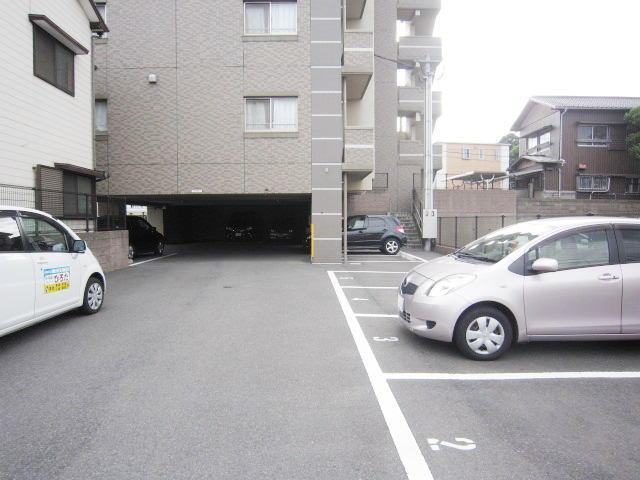 駐車場　敷地内駐車場
