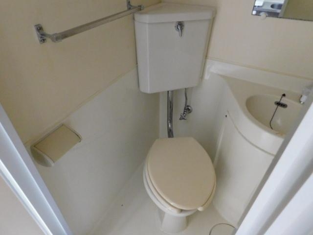 トイレ　洋式タイプです。