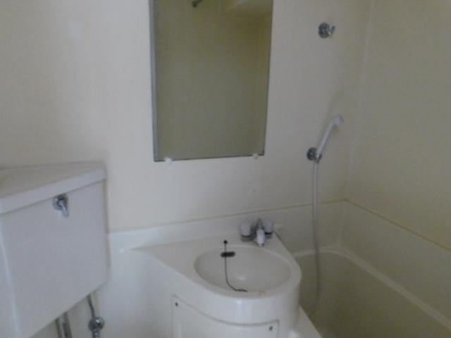 洗面設備　鏡つきの洗面