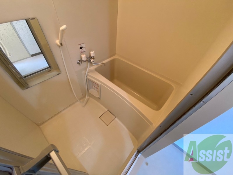 バス・シャワールーム　バスルームはこちらです。広々としてゆったり休めます。