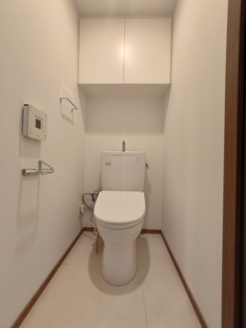 トイレ　温水洗浄便座