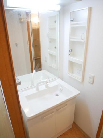 洗面設備　朝の支度はこちらでどうぞ