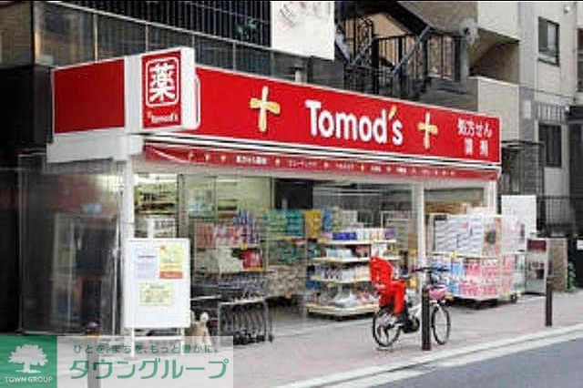 ドラックストア　トモズ麻布十番店（ドラッグストア）まで180m