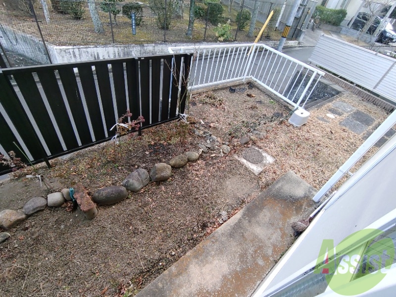 バルコニー　ベランダはよく日が当たり気持ちの良い空間です。