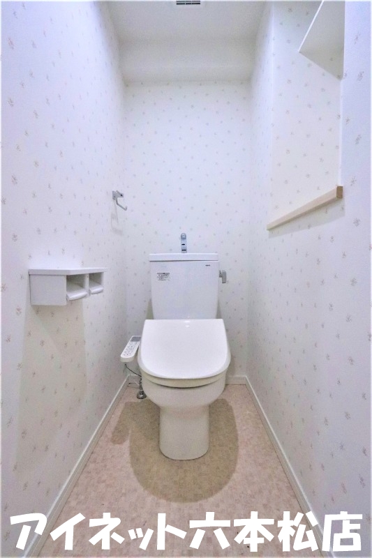 トイレ　清潔感のある空間です。