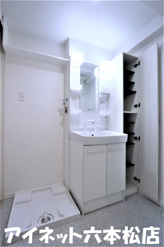 洗面設備　朝の支度にいかがでしょうか。