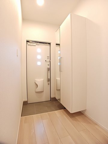 玄関　収納もある玄関です