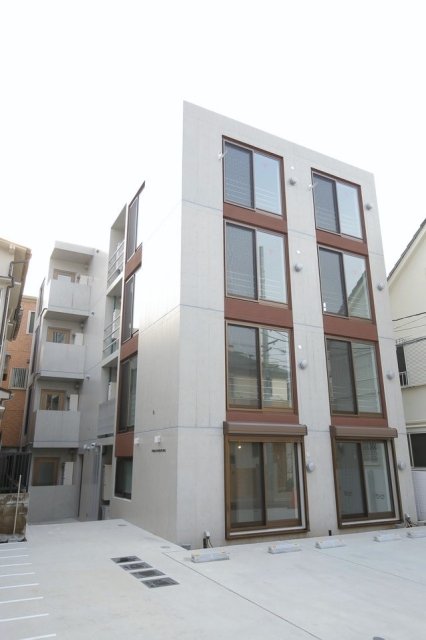 建物外観　きれいな敷地、外観