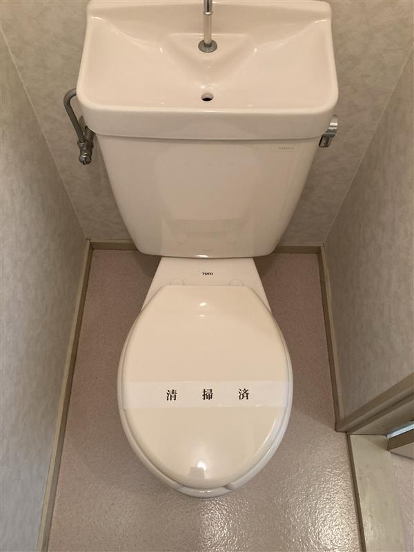 トイレ　落ち着いた色調のトイレです