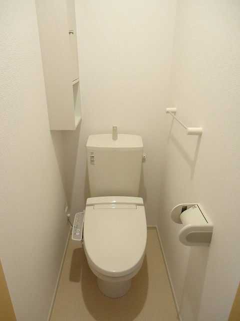 トイレ　反転間取り写真