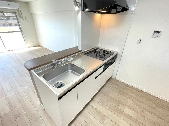 キッチン　３口コンロのシステムキッチン