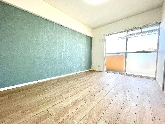 居室・リビング　おしゃれなアクセントクロス