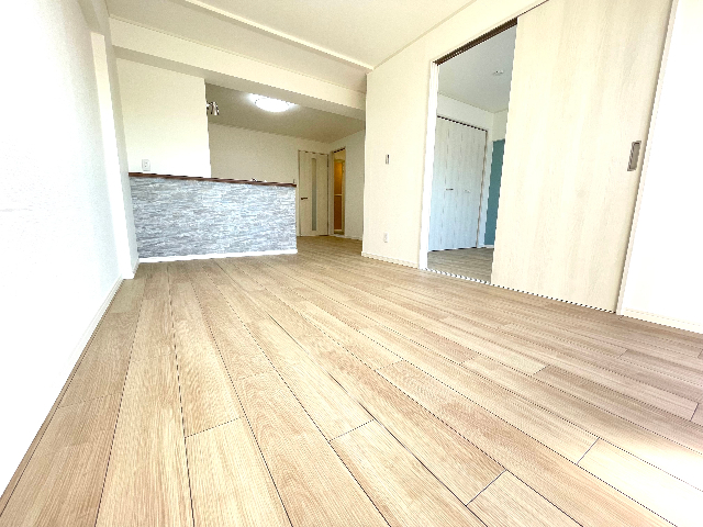 居室・リビング　広々としたＬＤＫ１３．５帖