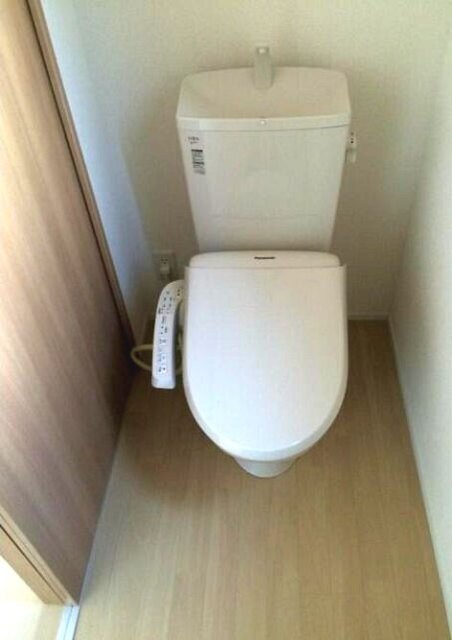 トイレ　温水洗浄便座完備
