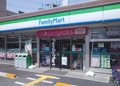 コンビニ　ファミリーマート新高一丁目店（コンビニ）まで448m