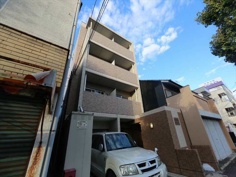 建物外観　外観　防犯カメラ付　オートロック　外壁タイル張り