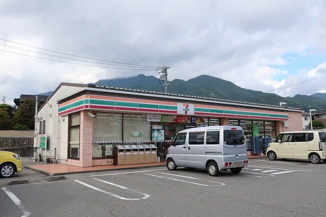 コンビニ　セブンイレブン（コンビニ）まで600m
