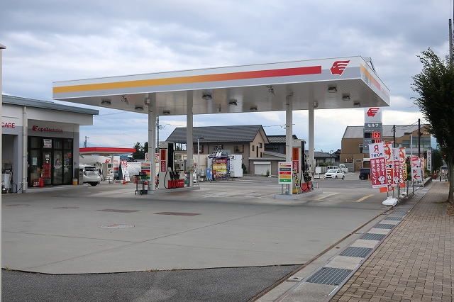 その他　ガソリンスタンド（その他）まで700m