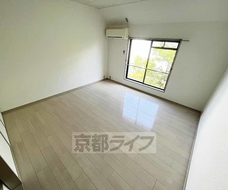 居室・リビング　落ち着いた雰囲気のお部屋です