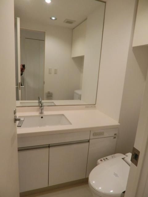 洗面設備　別部屋参照写真