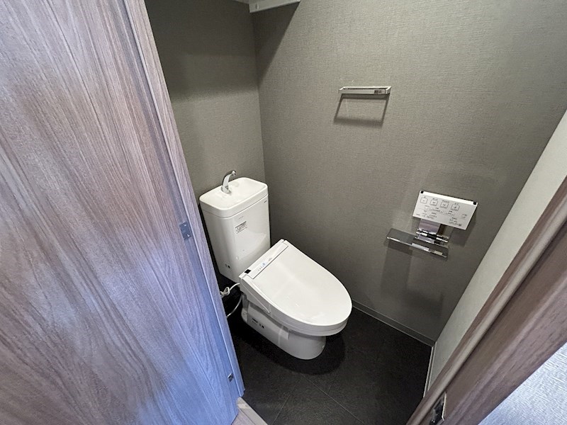 トイレ　同マンション別部屋写真