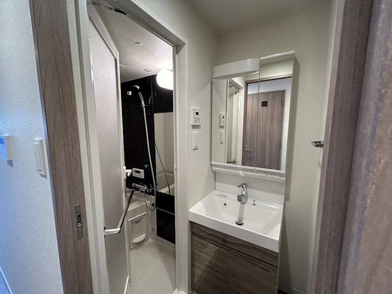 洗面設備　同マンション別部屋写真