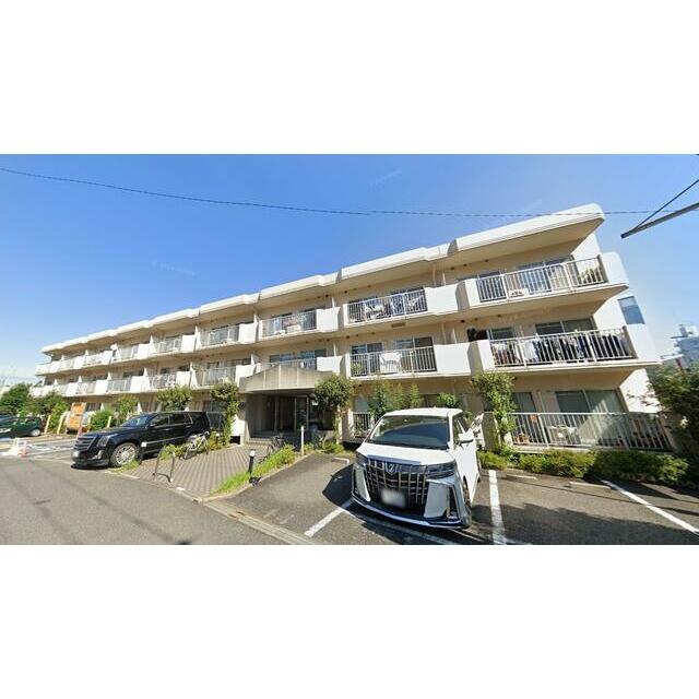 建物外観　鉄筋コンクリート造のがっちりとした建物。