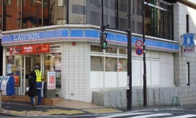 コンビニ　ローソン赤坂氷川公園前店（コンビニ）まで209m