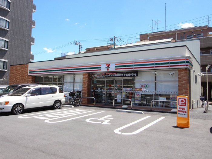コンビニ　セブンイレブン（コンビニ）まで344m