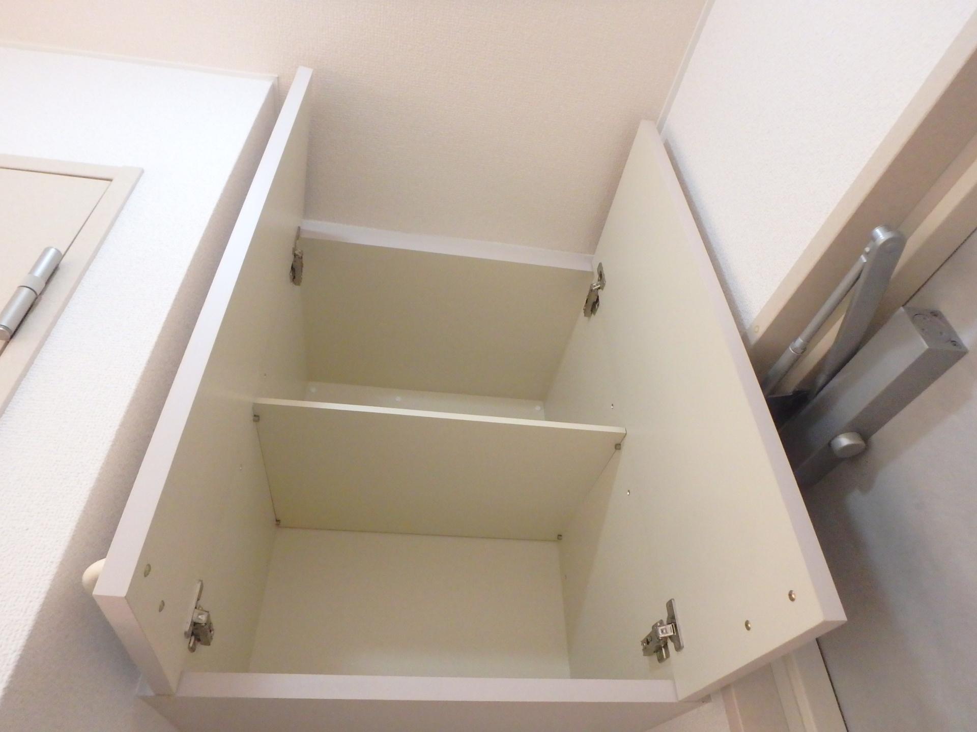 その他設備　玄関の上部収納です
