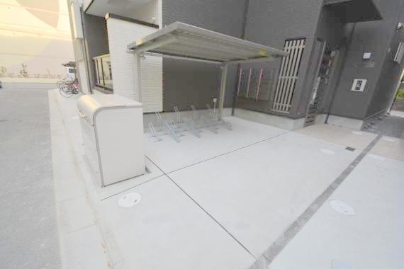 駐車場　敷地内には入居者専用の駐輪スペースもあります。