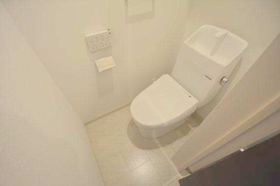 トイレ　綺麗なトイレにはウォシュレット標準装備です。